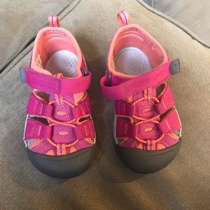 Keen toddler Shoes 7